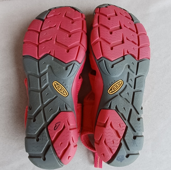 Keen Hot Coral Clearwater CNX Sandals - Women's Size 7 - Picture 9 of 9